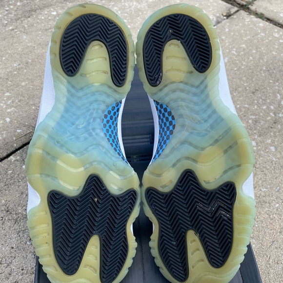 Jordan 11 Retro "Legend Blue" Size 9.5 - Picture 5 of 7